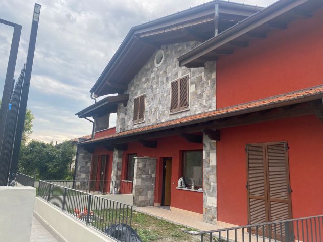 casa indipendente in vendita a Bardello con Malgesso e Bregano in zona Bregano