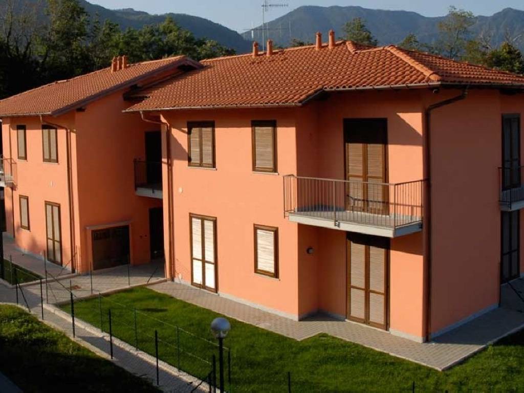 appartamento in vendita a Brezzo di Bedero