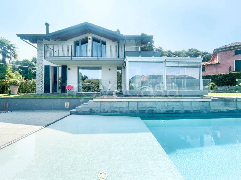 casa indipendente in vendita a Brezzo di Bedero in zona Bedero