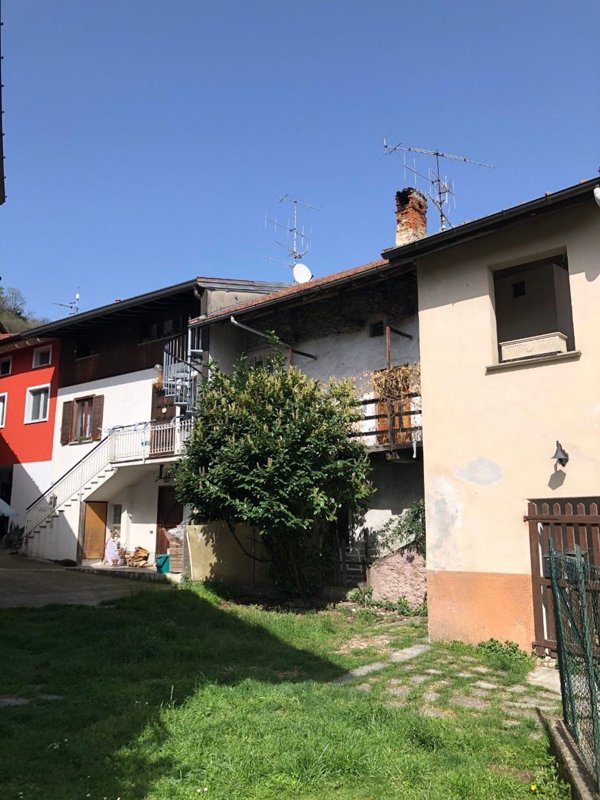 appartamento in vendita a Brezzo di Bedero
