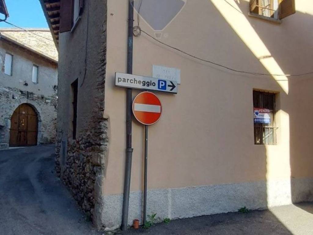 appartamento in vendita a Brezzo di Bedero in zona Bedero