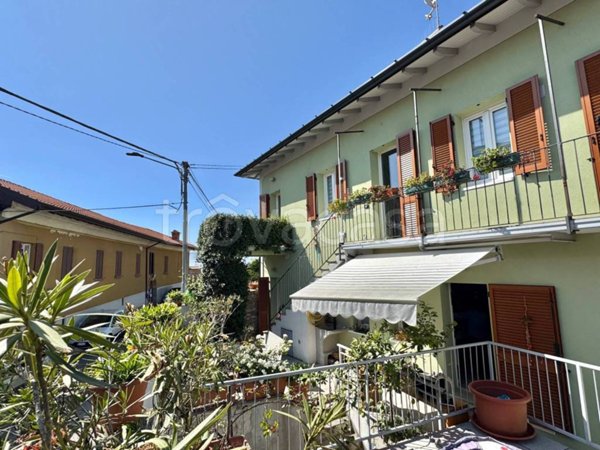 casa indipendente in vendita a Brezzo di Bedero in zona Bedero