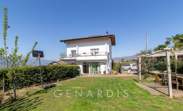 casa indipendente in vendita a Brezzo di Bedero in zona Bedero