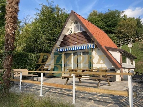 casa indipendente in vendita a Brezzo di Bedero in zona Villaggio Olandese