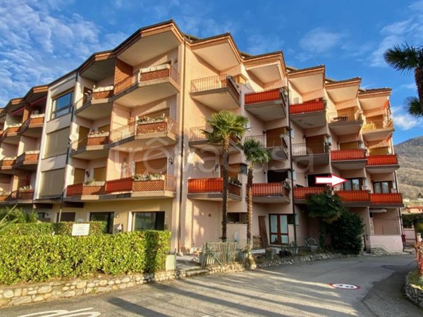 appartamento in vendita a Brezzo di Bedero in zona Bedero