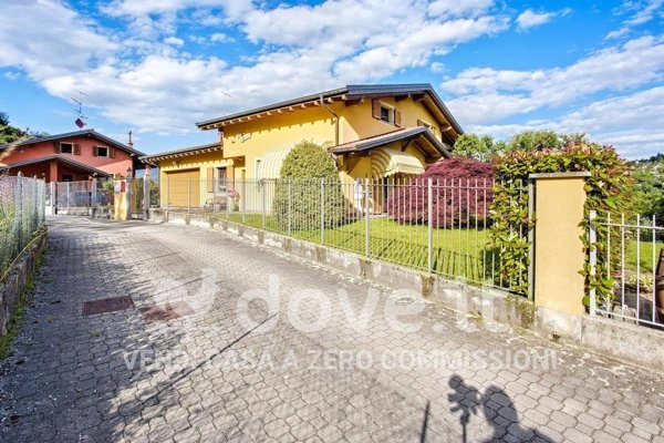 casa indipendente in vendita a Brezzo di Bedero