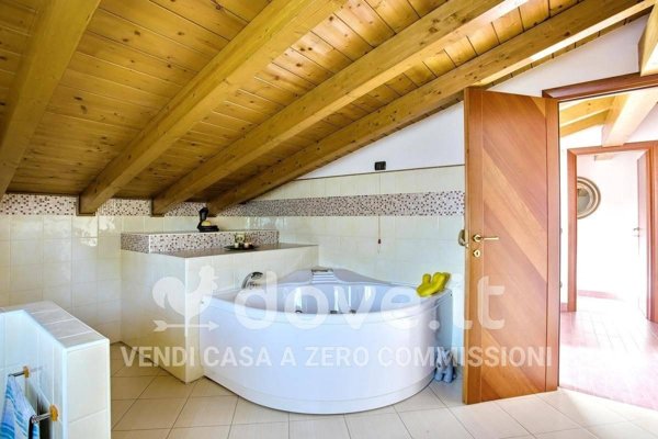 casa indipendente in vendita a Brezzo di Bedero