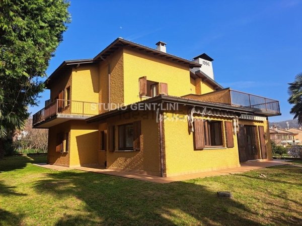 casa indipendente in vendita a Brezzo di Bedero