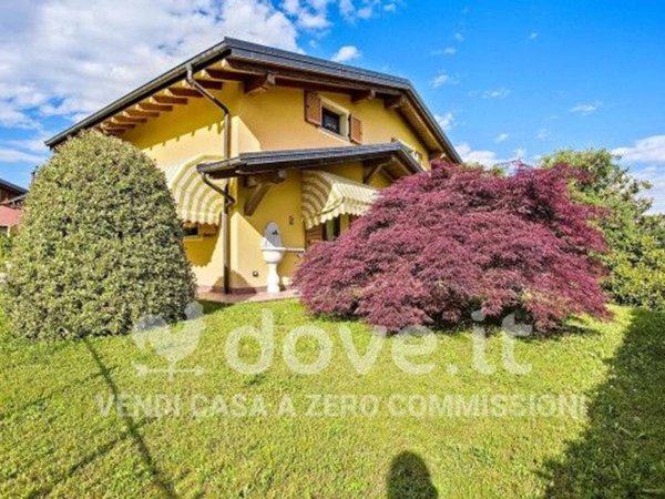 casa indipendente in vendita a Brezzo di Bedero