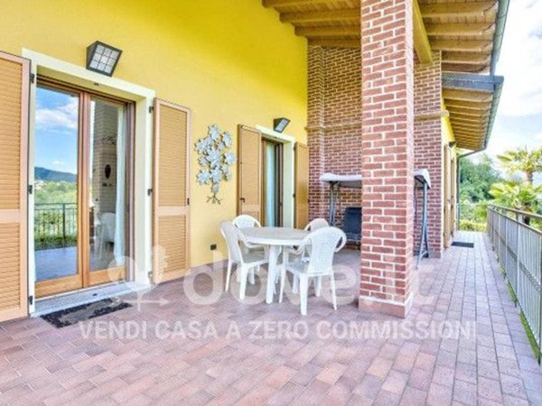 casa indipendente in vendita a Brezzo di Bedero