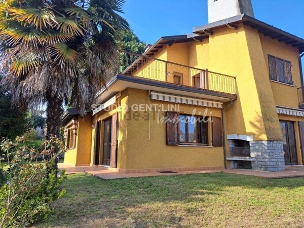 casa indipendente in vendita a Brezzo di Bedero