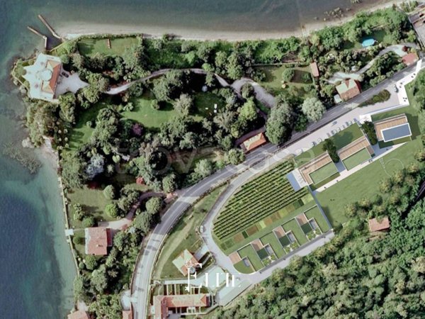 terreno agricolo in vendita a Brezzo di Bedero in zona Bedero