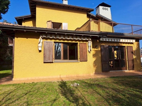 casa indipendente in vendita a Brezzo di Bedero