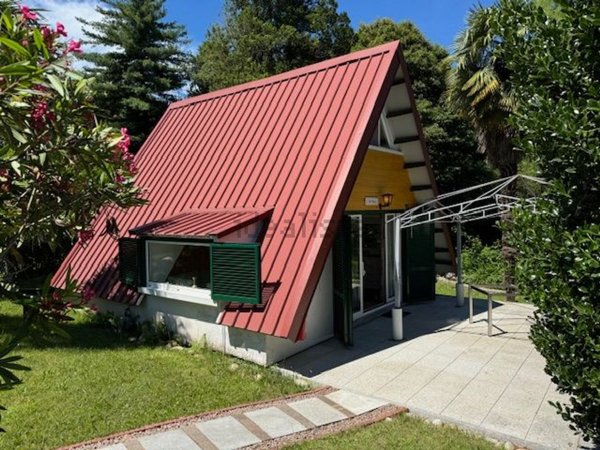 casa indipendente in vendita a Brezzo di Bedero in zona Villaggio Olandese