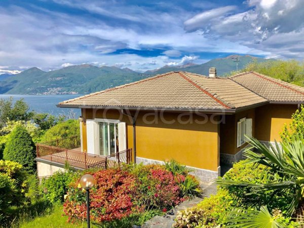 casa indipendente in vendita a Brezzo di Bedero in zona Bedero