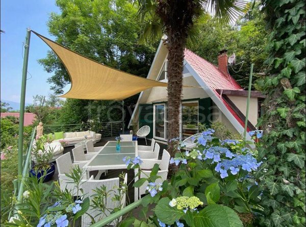 appartamento in vendita a Brezzo di Bedero in zona Villaggio Olandese