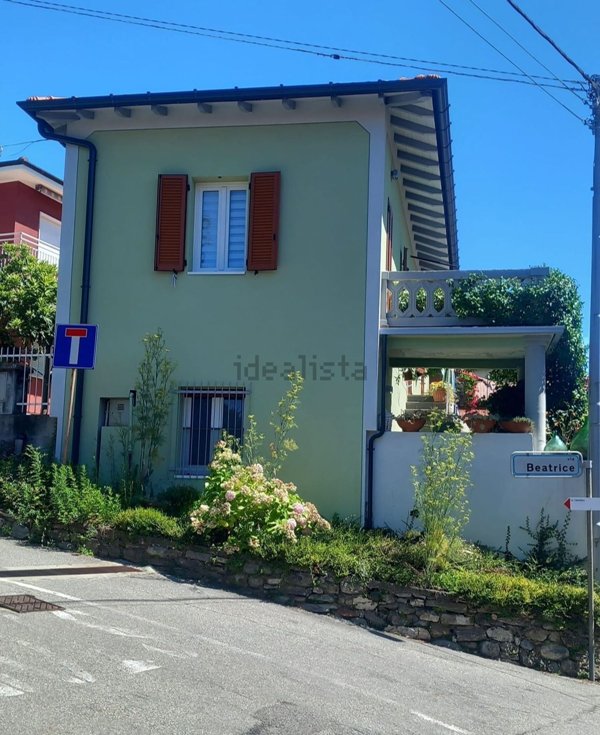 casa indipendente in vendita a Brezzo di Bedero in zona Bedero