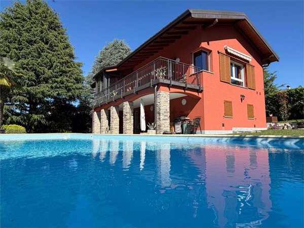 casa indipendente in vendita a Brezzo di Bedero in zona Bedero