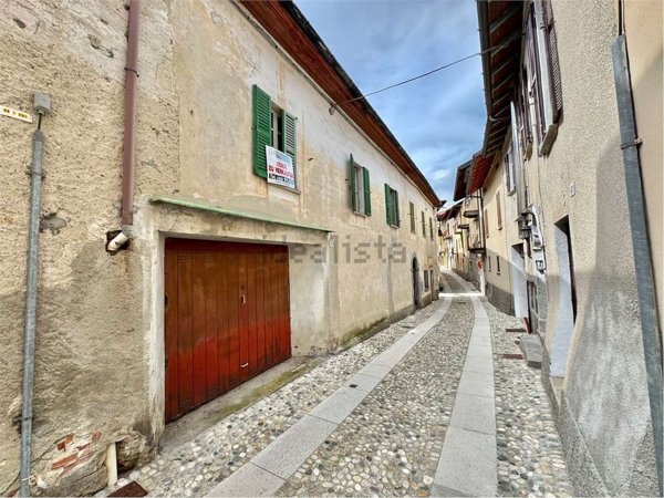casa indipendente in vendita a Brezzo di Bedero
