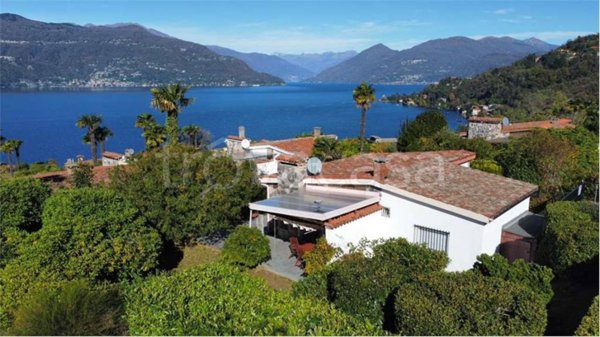 casa indipendente in vendita a Brezzo di Bedero in zona Bedero