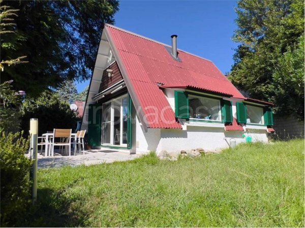 casa indipendente in vendita a Brezzo di Bedero in zona Villaggio Olandese