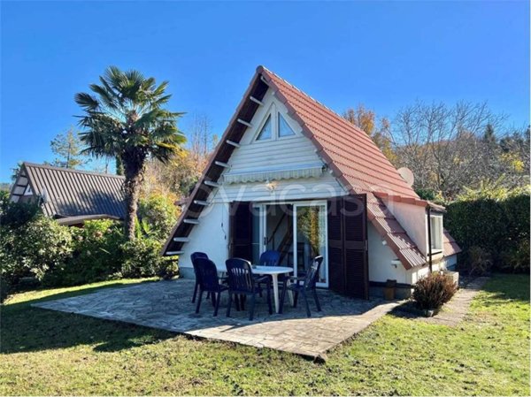 casa indipendente in vendita a Brezzo di Bedero in zona Villaggio Olandese