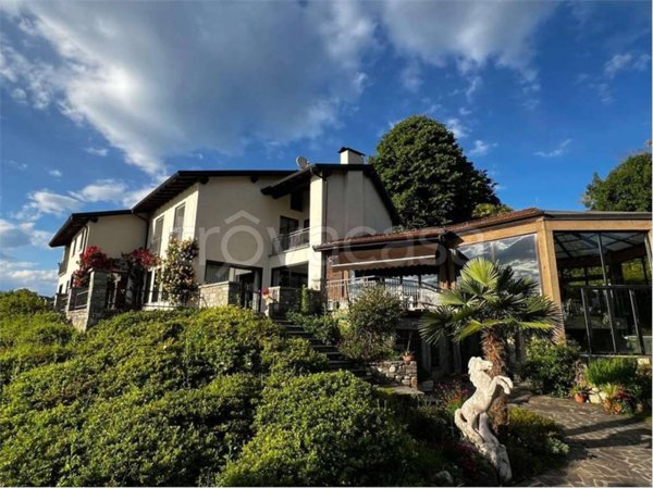 casa indipendente in vendita a Brezzo di Bedero in zona Bedero