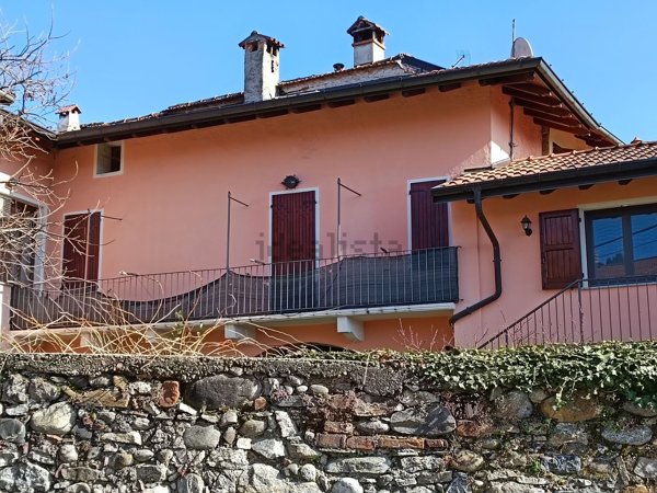 appartamento in vendita a Brezzo di Bedero