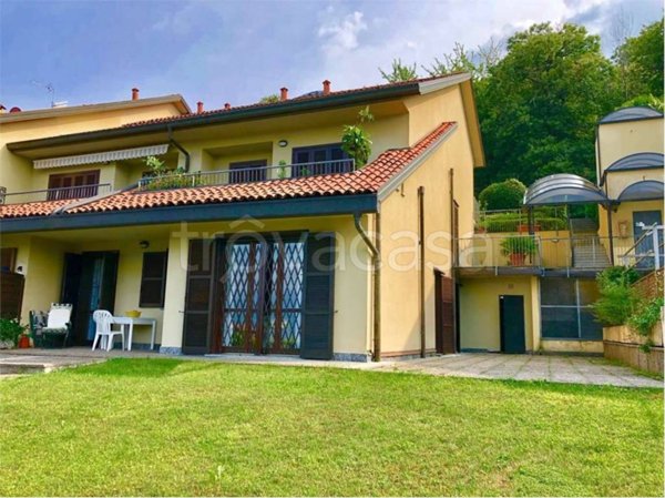 appartamento in vendita a Brezzo di Bedero in zona Bedero