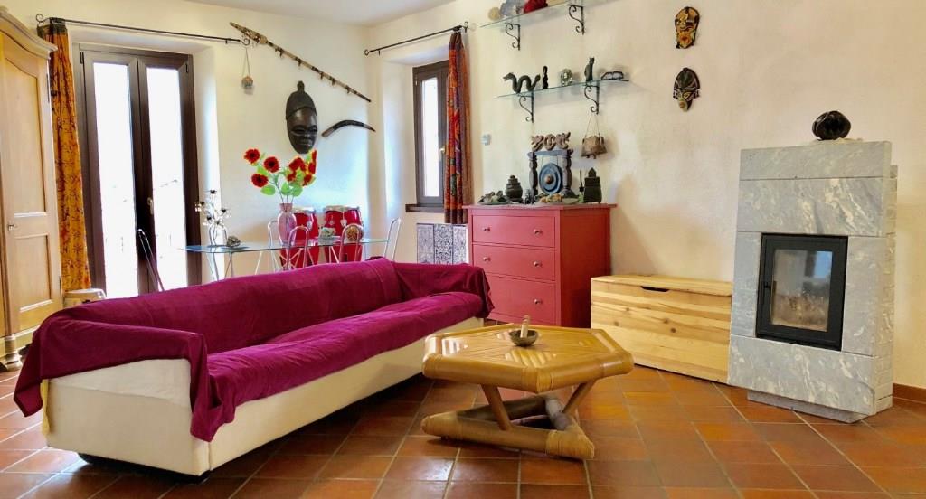 casa indipendente in vendita a Brezzo di Bedero in zona Bedero