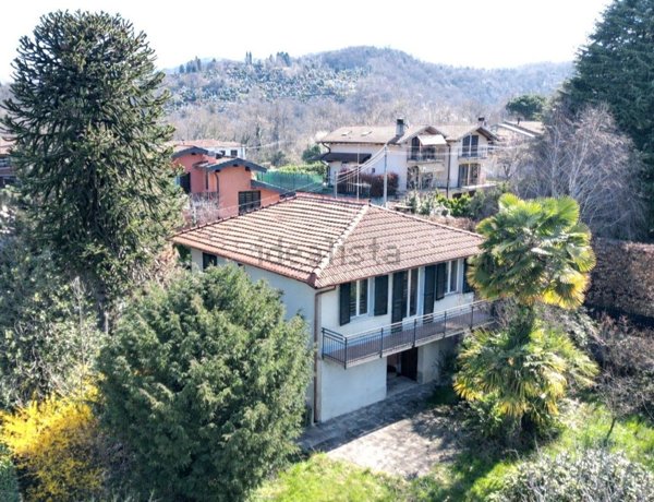 casa indipendente in vendita a Brezzo di Bedero