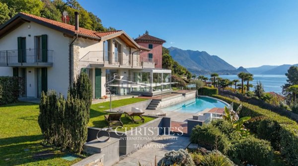 villa in vendita a Brezzo di Bedero