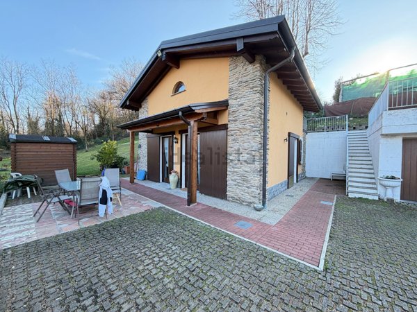 casa indipendente in vendita a Brezzo di Bedero