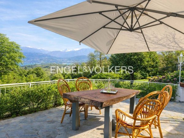 casa indipendente in vendita a Brezzo di Bedero