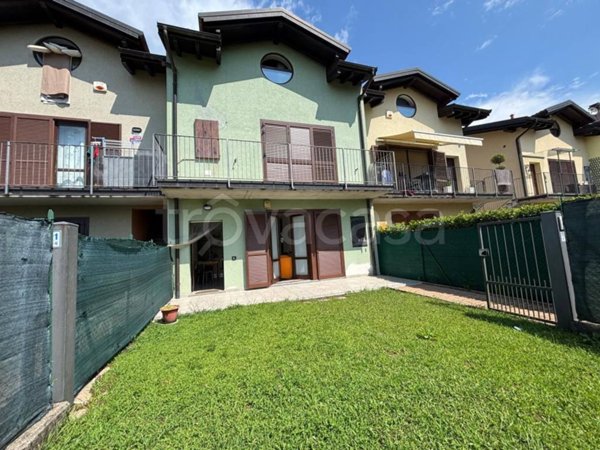appartamento in vendita a Brezzo di Bedero in zona Bedero