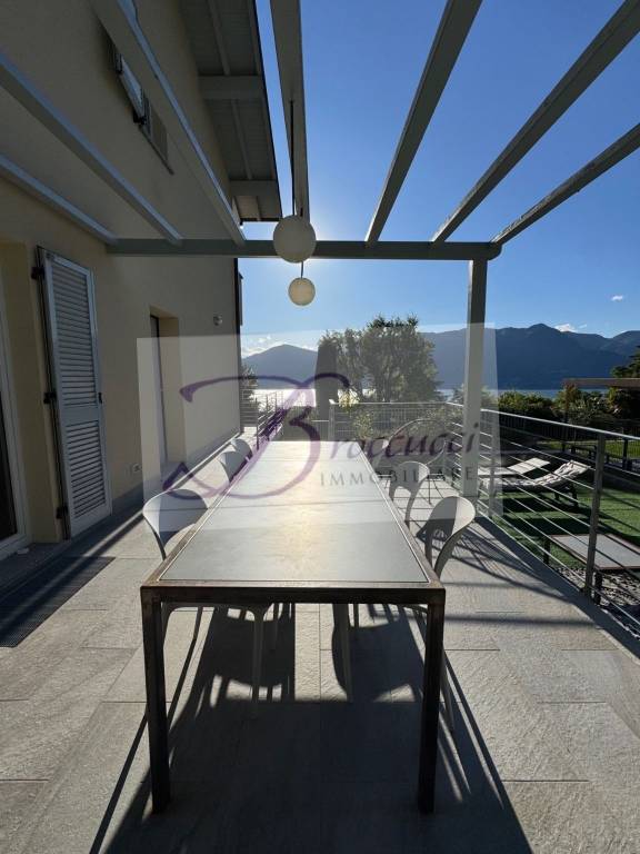 appartamento in vendita a Brezzo di Bedero in zona Brezzo