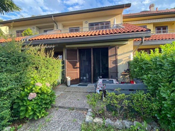 appartamento in vendita a Brezzo di Bedero in zona Brezzo