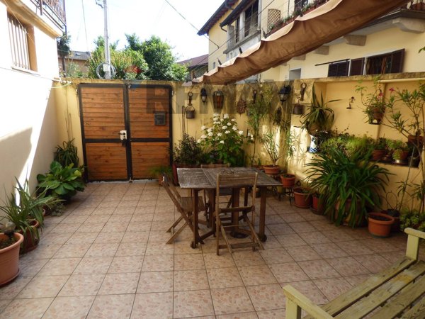 casa semindipendente in vendita a Brezzo di Bedero in zona Brezzo