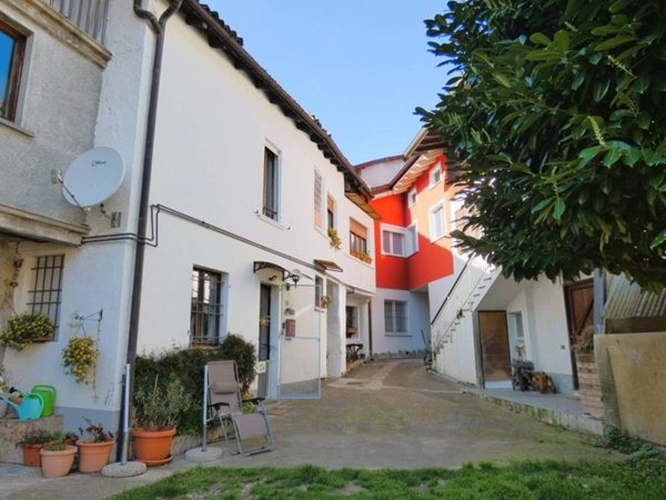 casa indipendente in vendita a Brezzo di Bedero in zona Bedero