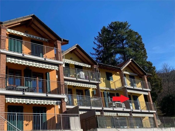 appartamento in vendita a Brezzo di Bedero in zona Brezzo