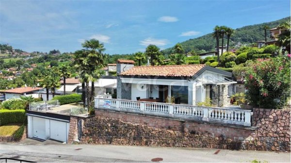 casa indipendente in vendita a Brezzo di Bedero in zona Bedero
