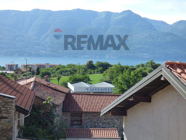 casa semindipendente in vendita a Brezzo di Bedero in zona Brezzo