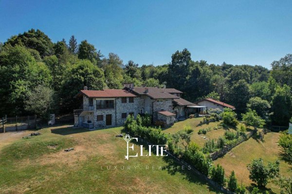 casa indipendente in vendita a Brezzo di Bedero in zona Bedero
