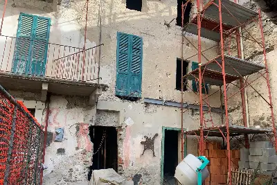 casa indipendente in vendita a Brezzo di Bedero
