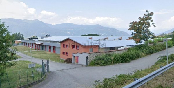 capannone in vendita a Brezzo di Bedero in zona Brezzo