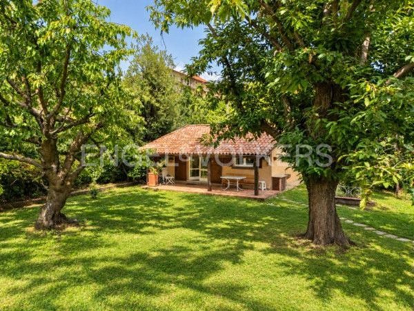 casa indipendente in vendita a Brezzo di Bedero in zona Bedero