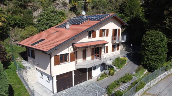 casa indipendente in vendita a Brezzo di Bedero in zona Bedero
