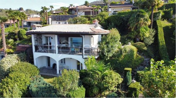casa indipendente in vendita a Brezzo di Bedero in zona Bedero