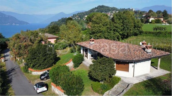 casa indipendente in vendita a Brezzo di Bedero in zona Bedero