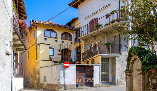appartamento in vendita a Brezzo di Bedero in zona Brezzo